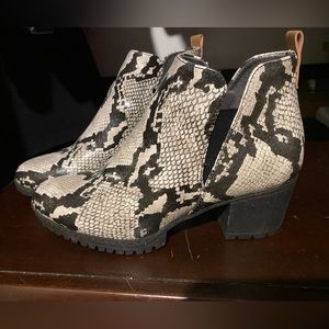 Snakeprint booties